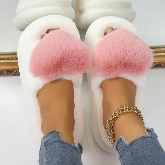 Soft & Cozy Slippers With Cute Heart Design 💗 - Picture 4 of 7
